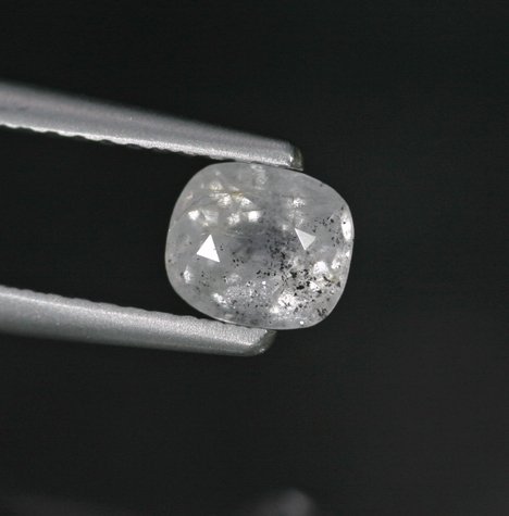 Подлинная фотография: Мусгравит, 0,76 ct, ценовой пример