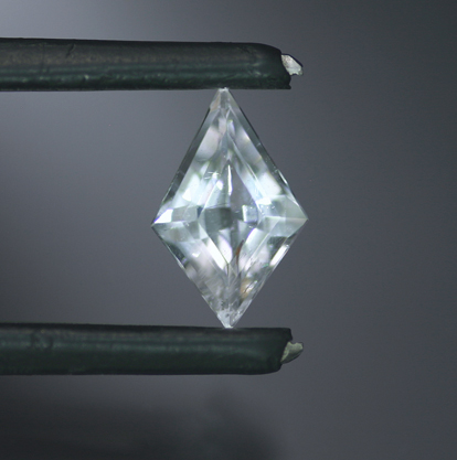 Подлинная фотография: Пудреттеит, 0,93 ct, ценовой пример